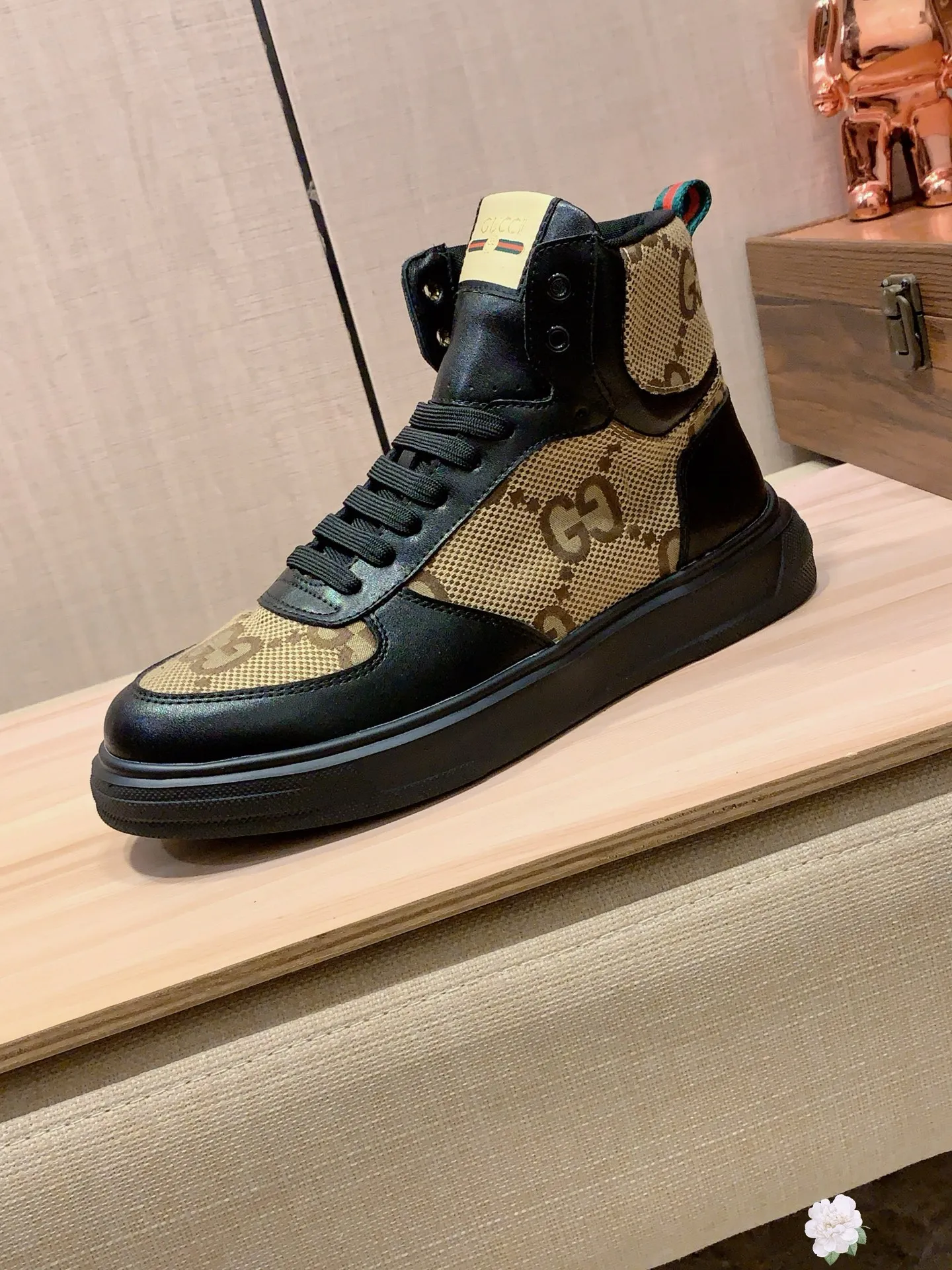 Men's men's shoes💰442💰💰🎩🎩[Lightning][Lightning] "Gucci*" latest • popular casual shoes, top brand [seduce] luxury ~ purchasing agency, top ~ quality. [Strong] The upper is made of imported breathable cowhide with fabric material ➕ Breathable sheepskin feet (•) and fine workmanship. The original stylish and stylish soft rubber wear-resistant and non-slip outsole is light and comfortable on the feet. The real thing looks better when photographed in person. 111: code: 38-44, 3️⃣ colors selected